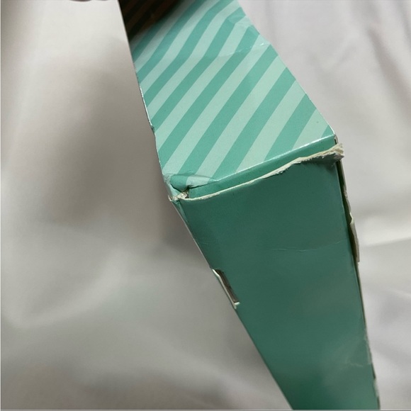 LOL Surprise Beauty Set Bubble Gum Fragrance/Surprise Flavour Glitter Lip Gloss - Picture 8 of 12